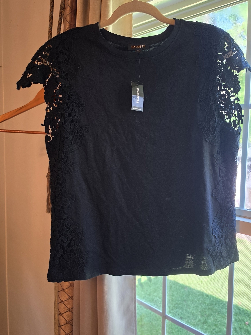 Express Women's Black Lace Sleeve Tee Sz M